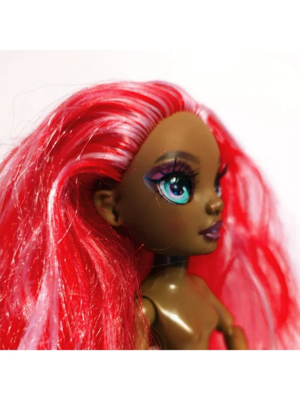 Rainbow High Daria Roselyn Deluxe Doll Series 3 MGA 2021